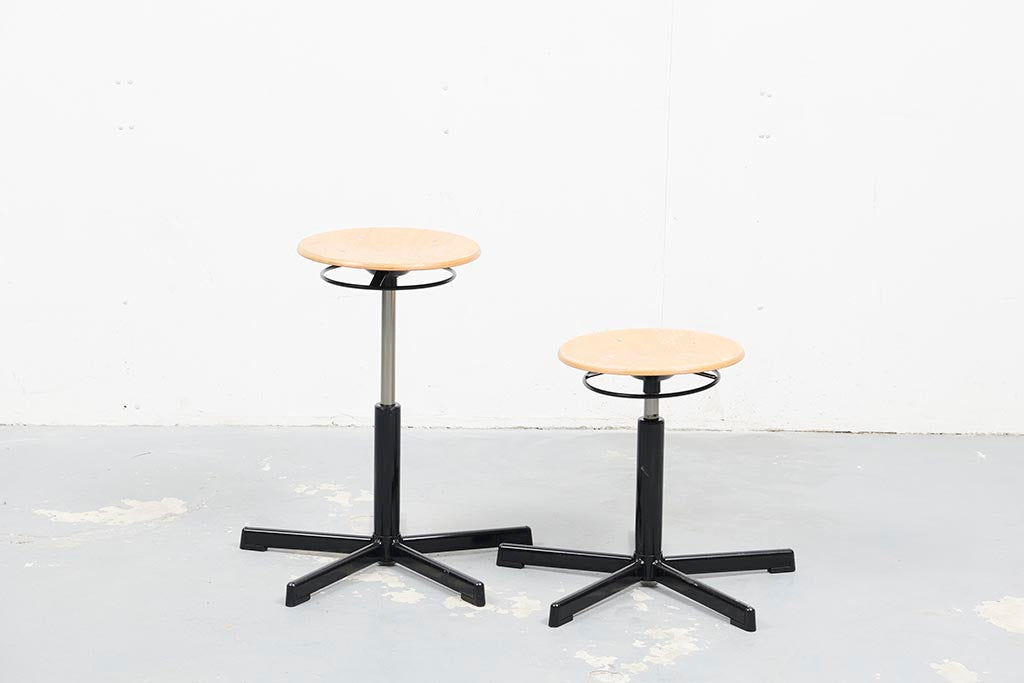 Tabouret vintage ajustable hêtre et noir Cartel de Belleville