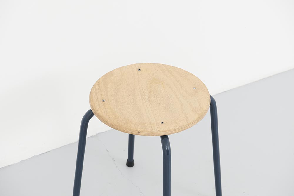 Tabouret hêtre / bleu pétrole Cartel de Belleville