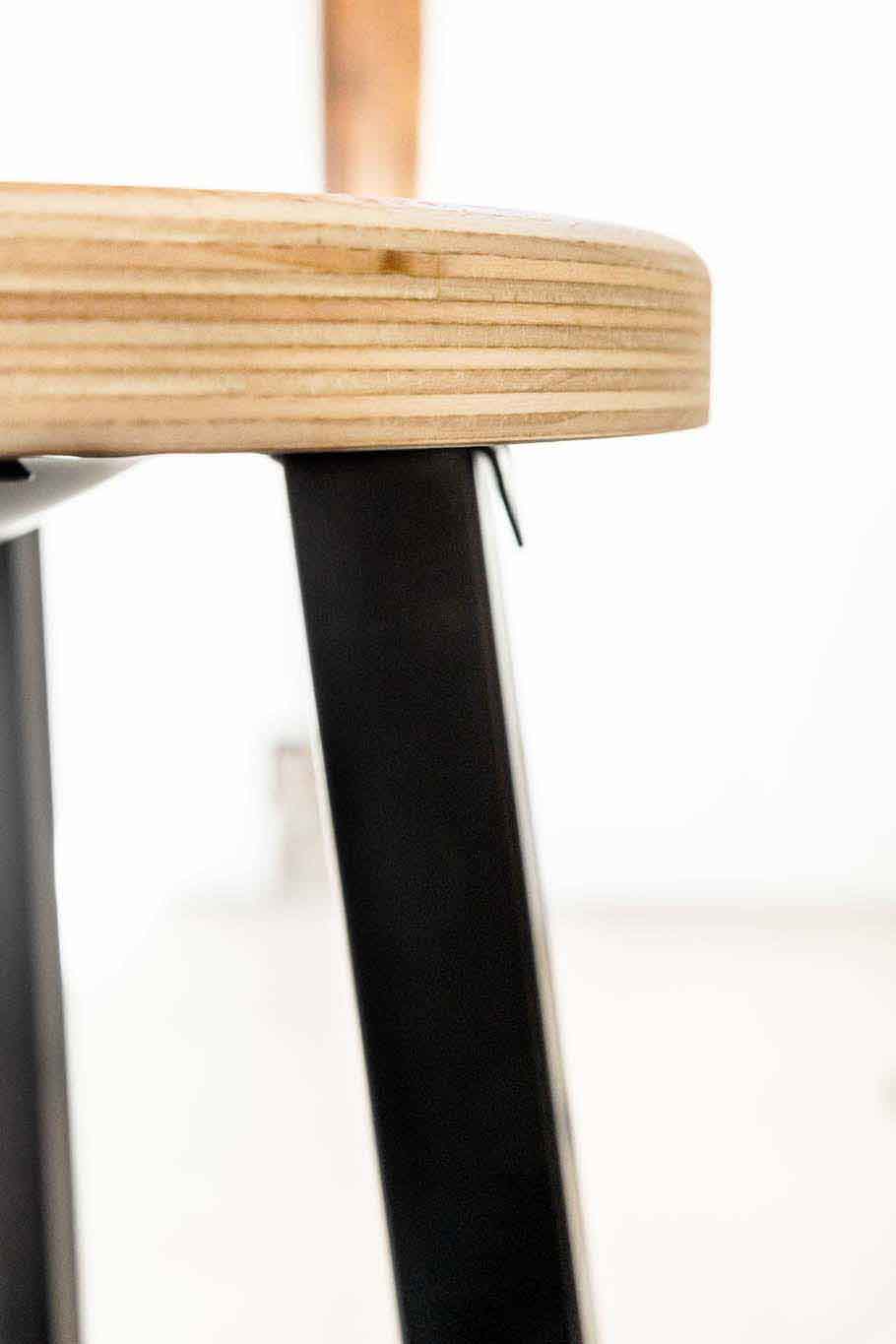 Tabouret de bar bois et noir Cartel de Belleville