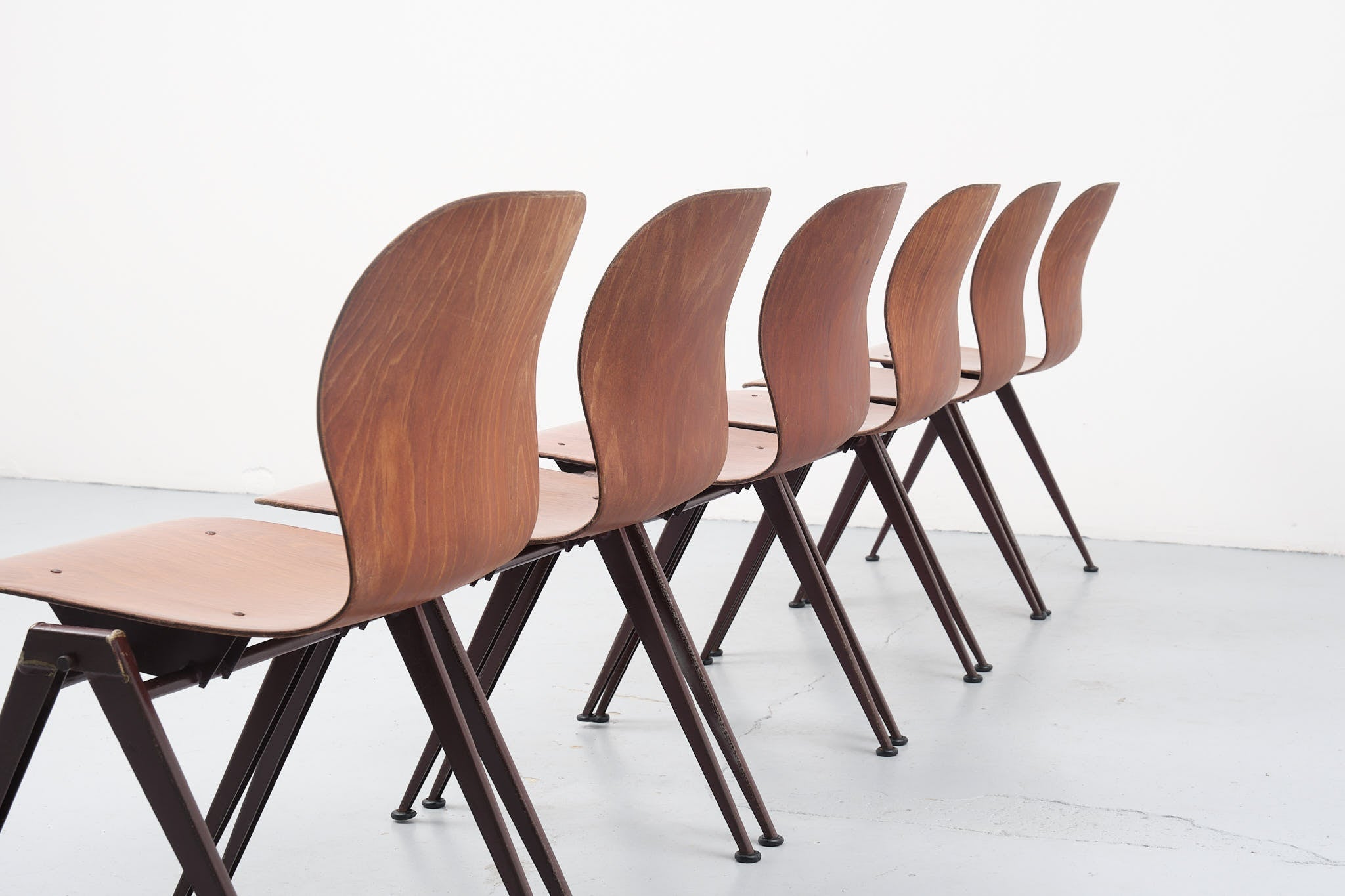 Chaises vintage Bean Presikhaaf chêne et marron Cartel de Belleville