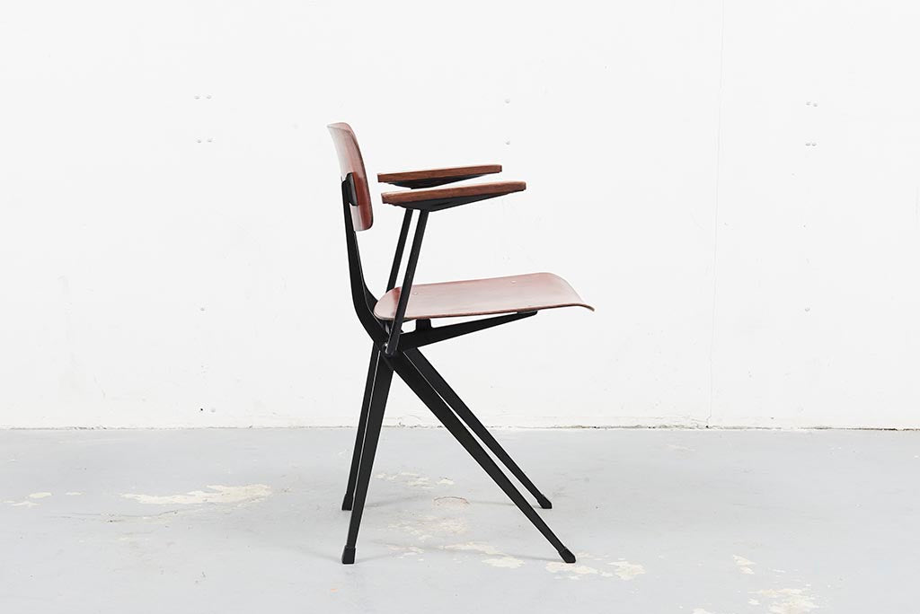 Chaise Marko 202 "Spinstoel" accoudoirs Cartel de Belleville