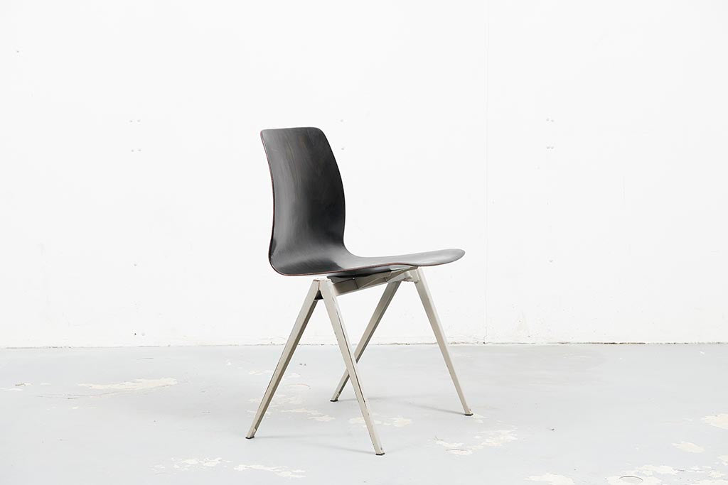 Chaise vintage Galvanitas S22 Ébène et Gris coque "organique"