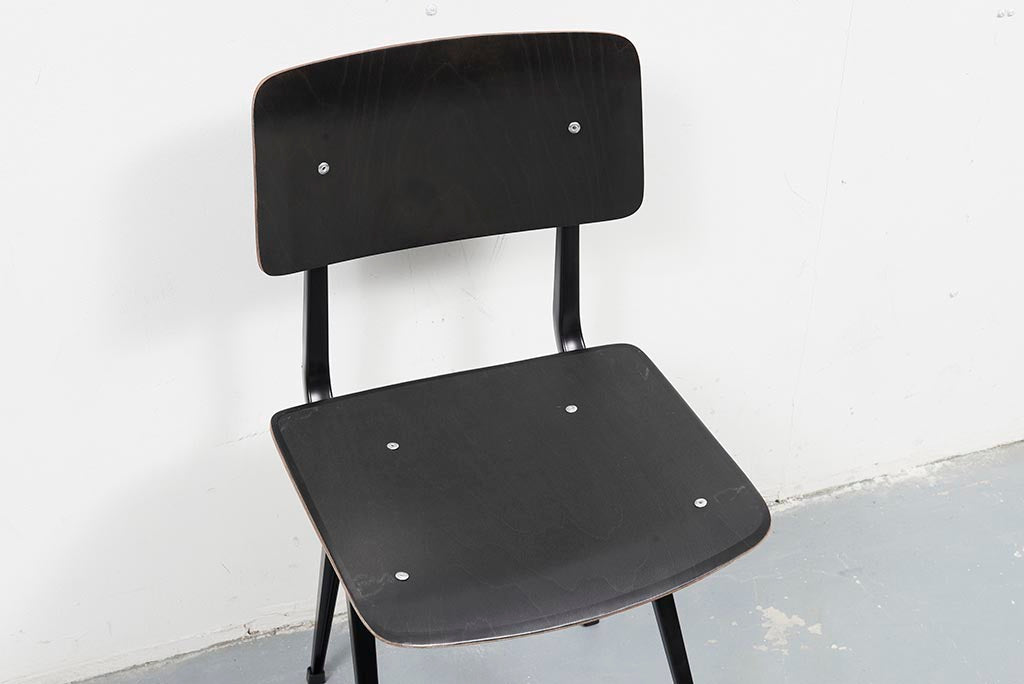 Chaise Friso Kramer Result noir Cartel de Belleville