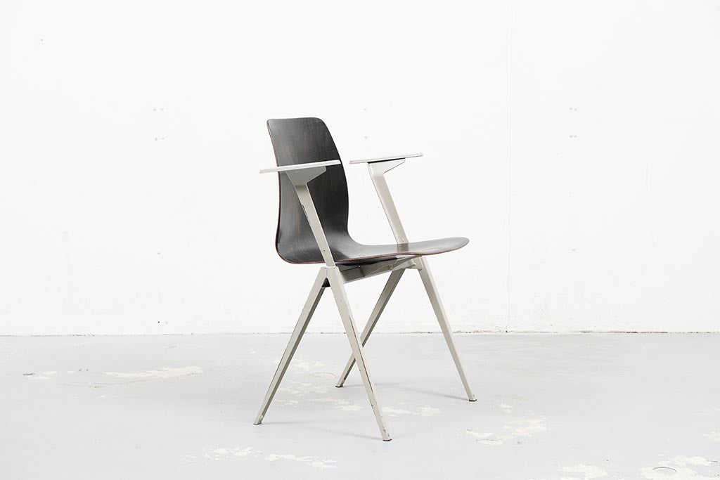 Chaise vintage Galvanitas S22 accoudoirs ébène et gris