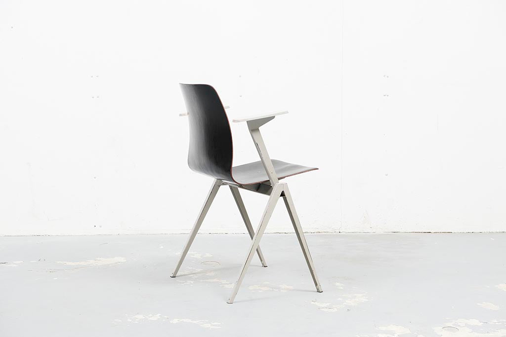 Chaise vintage Galvanitas S22 accoudoirs ébène et gris