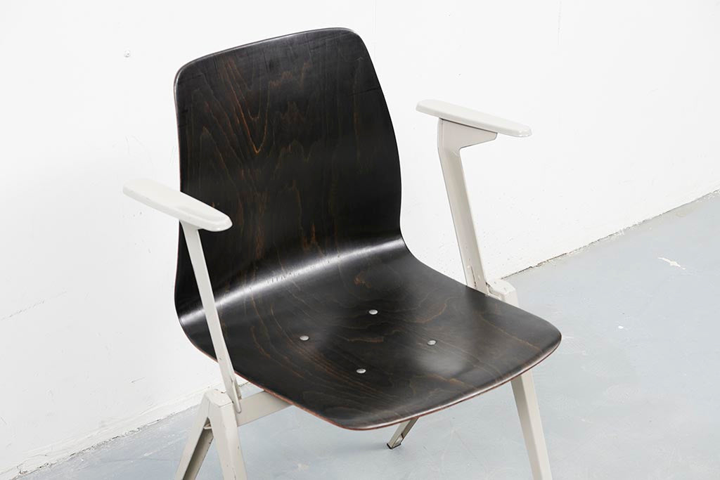 Chaise vintage Galvanitas S22 accoudoirs ébène et gris