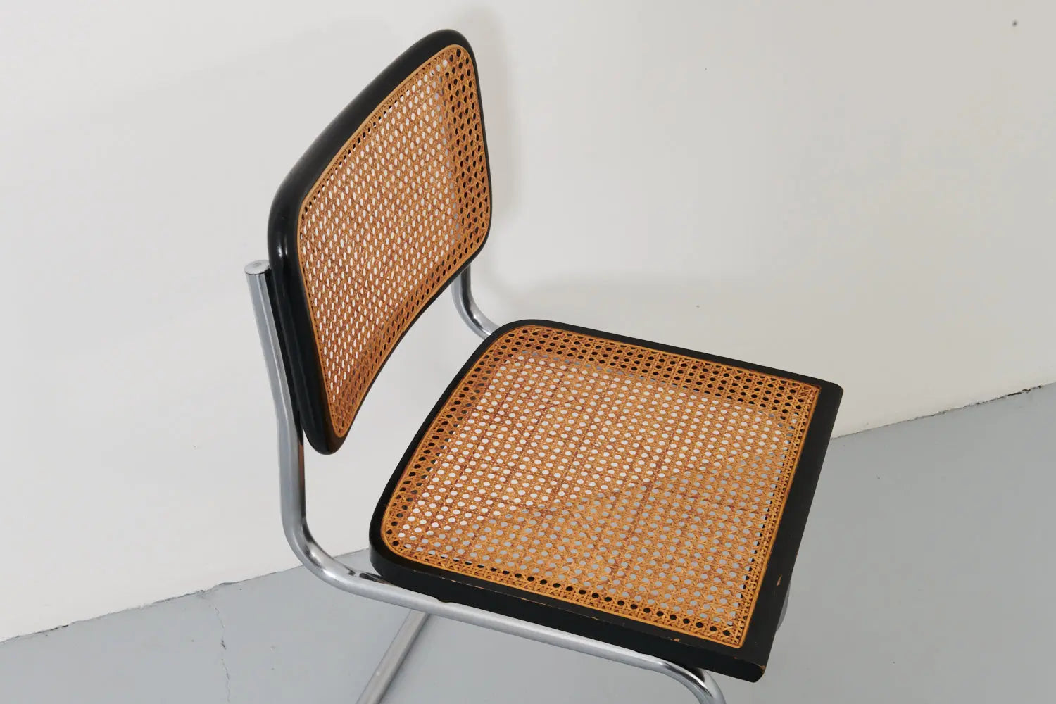 Chaise vintage Cesca noire B32 de M.Breuer édition Cidue Cartel de Belleville