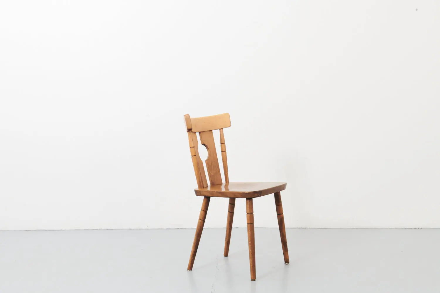 Chaise bistrot scandinave chêne Cartel de Belleville