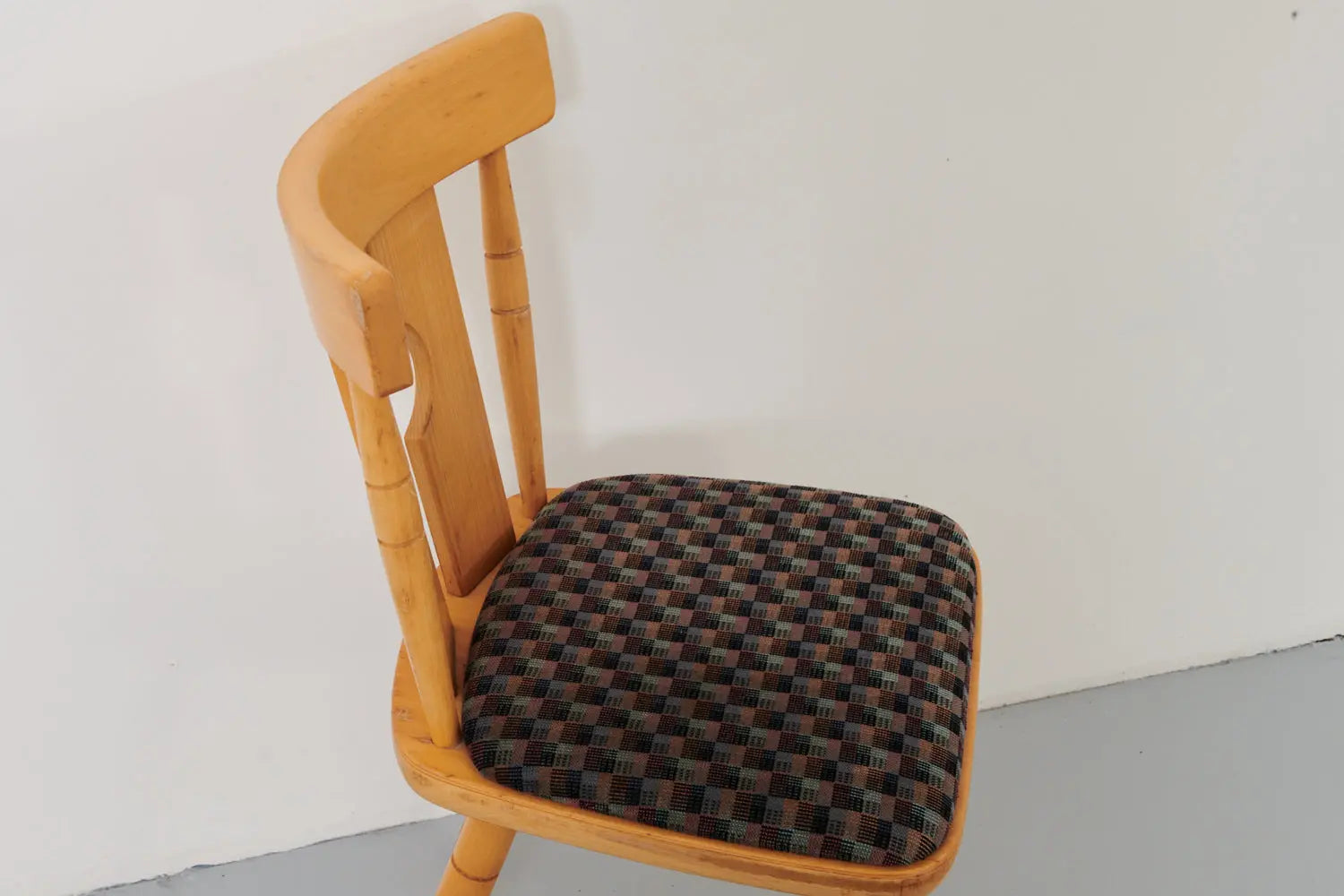 Chaise bistrot scandinave hêtre et multicolore Cartel de Belleville