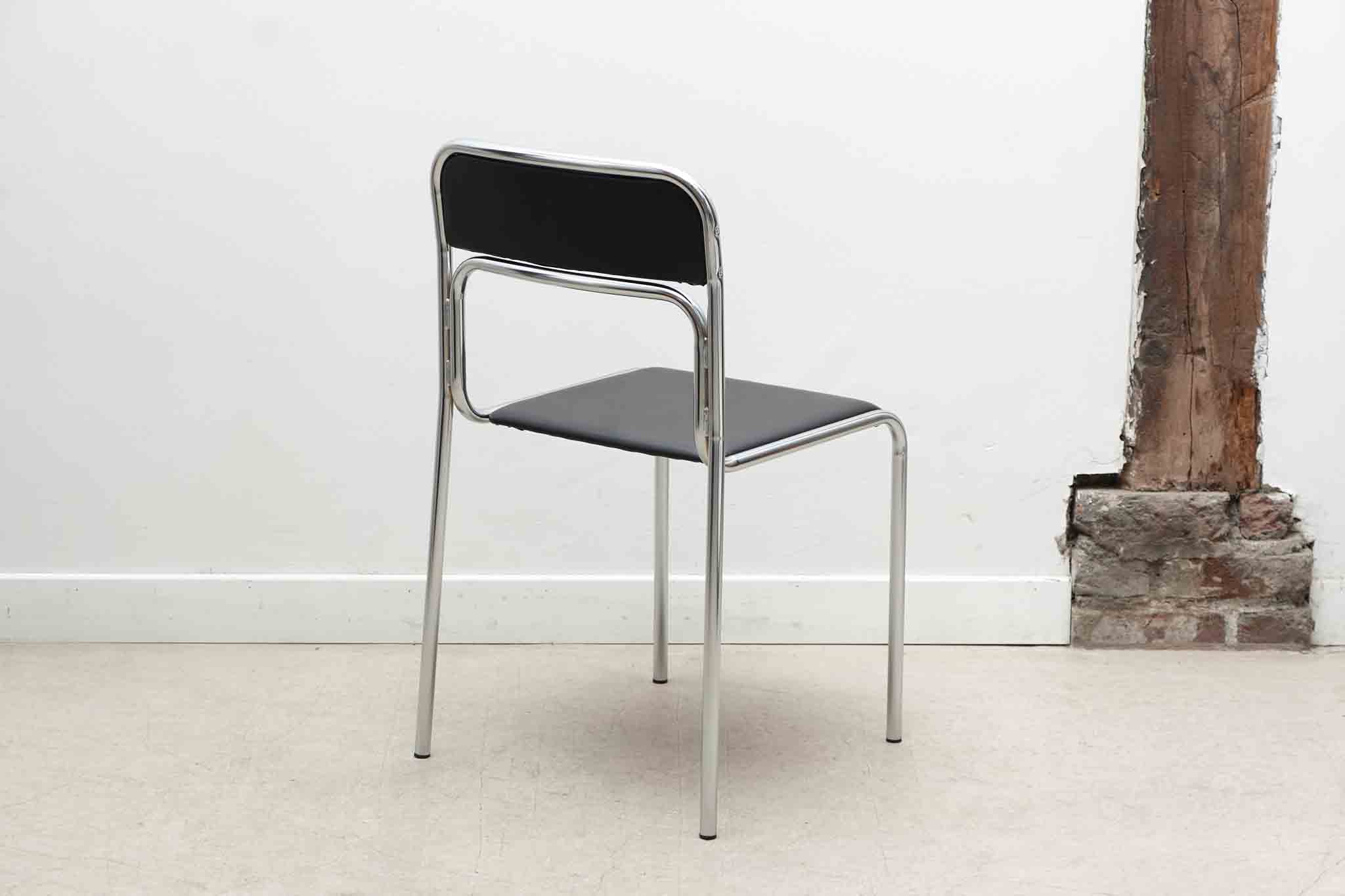 Chaise en skaï noir et chrome