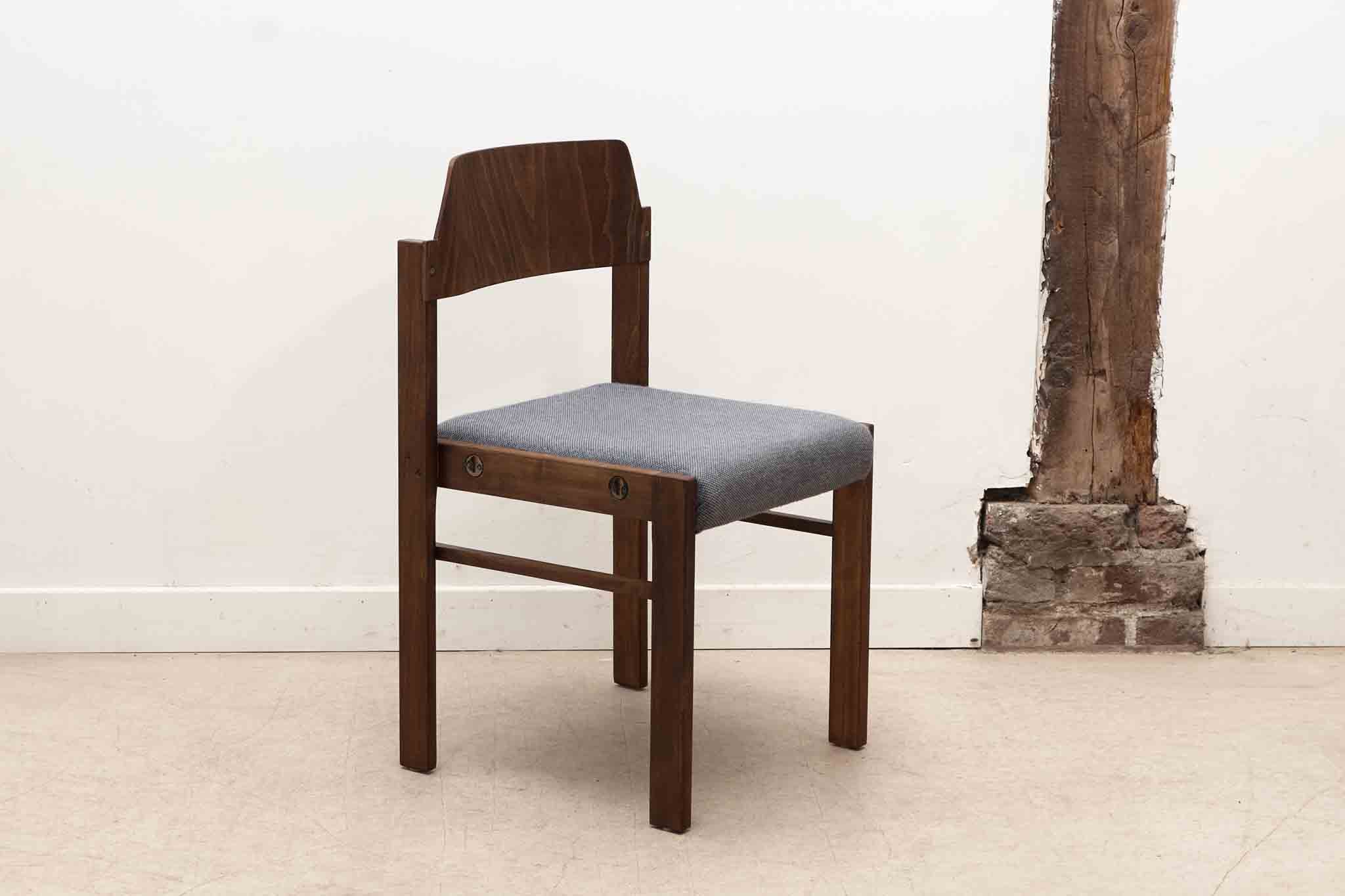 Chaise style scandinave ébène tapissée en gris