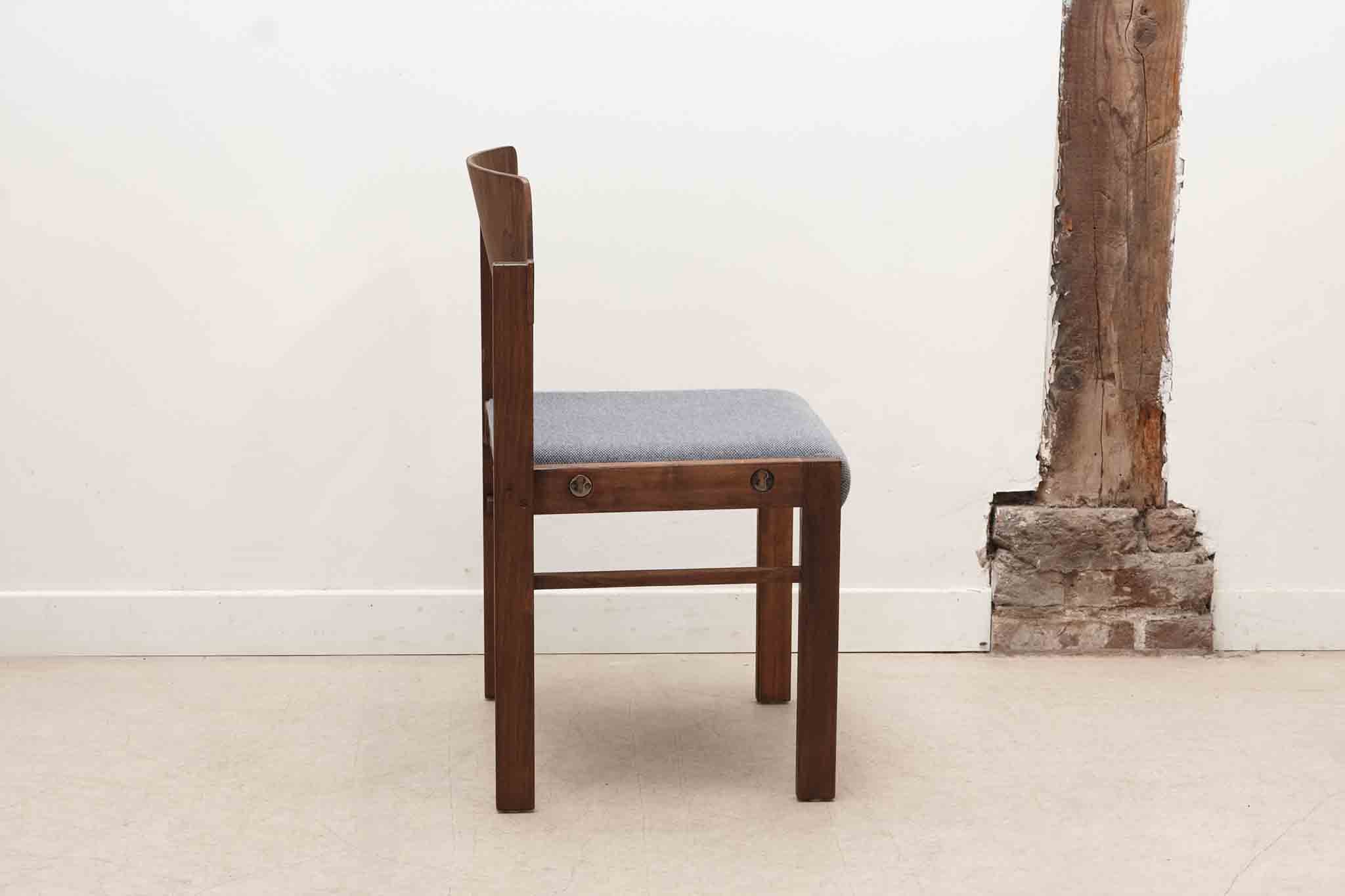 Chaise style scandinave ébène tapissée en gris