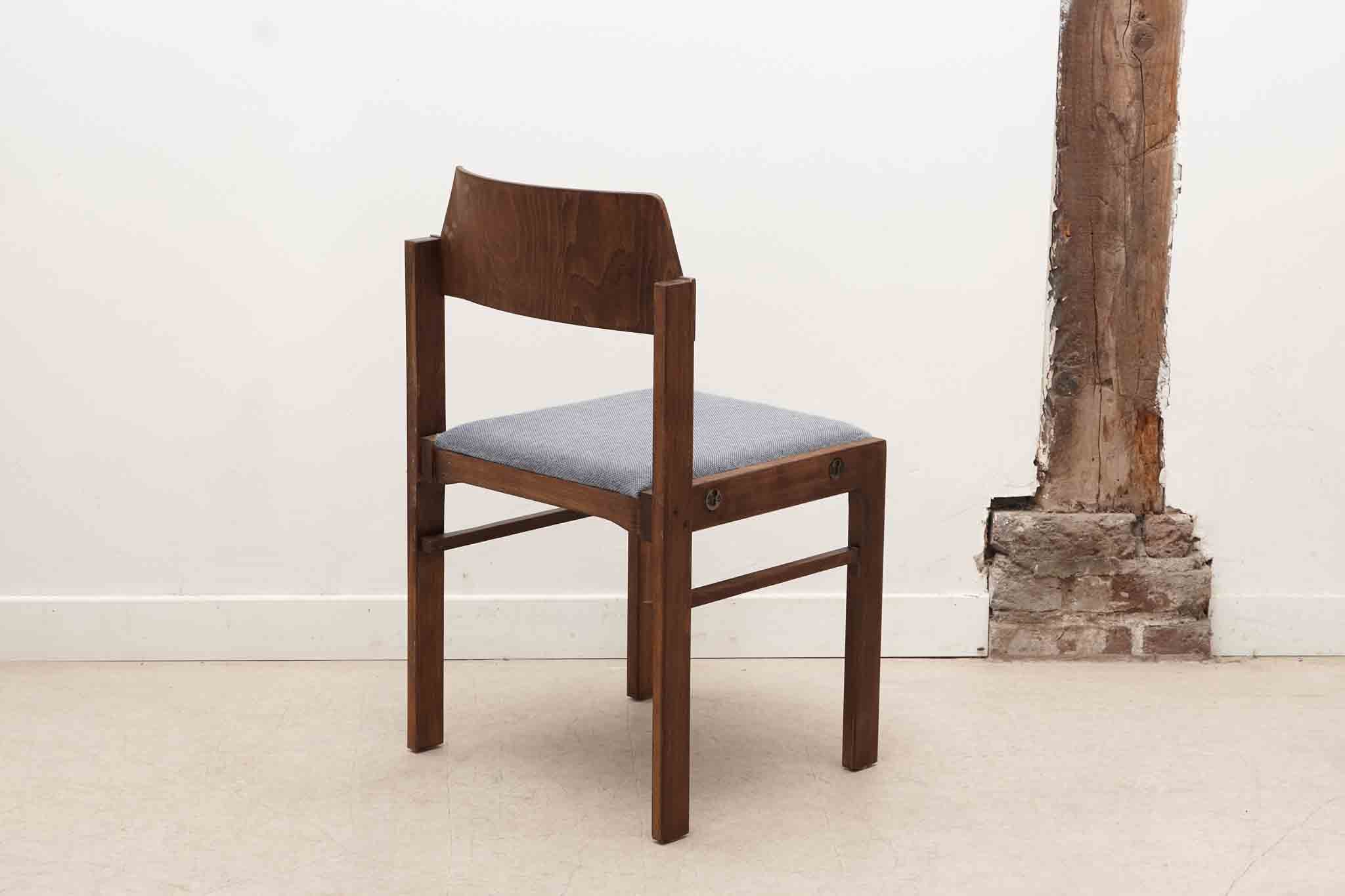 Chaise style scandinave ébène tapissée en gris