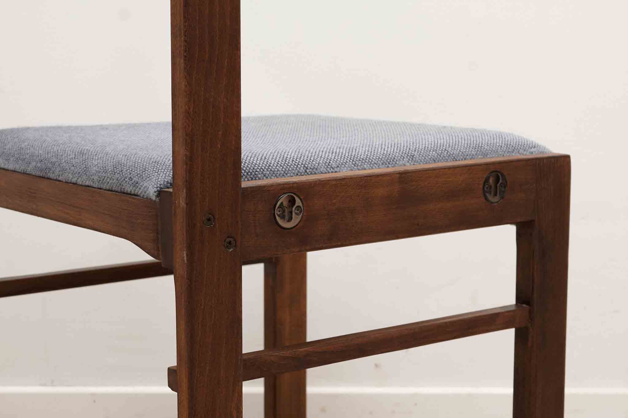 Chaise style scandinave ébène tapissée en gris
