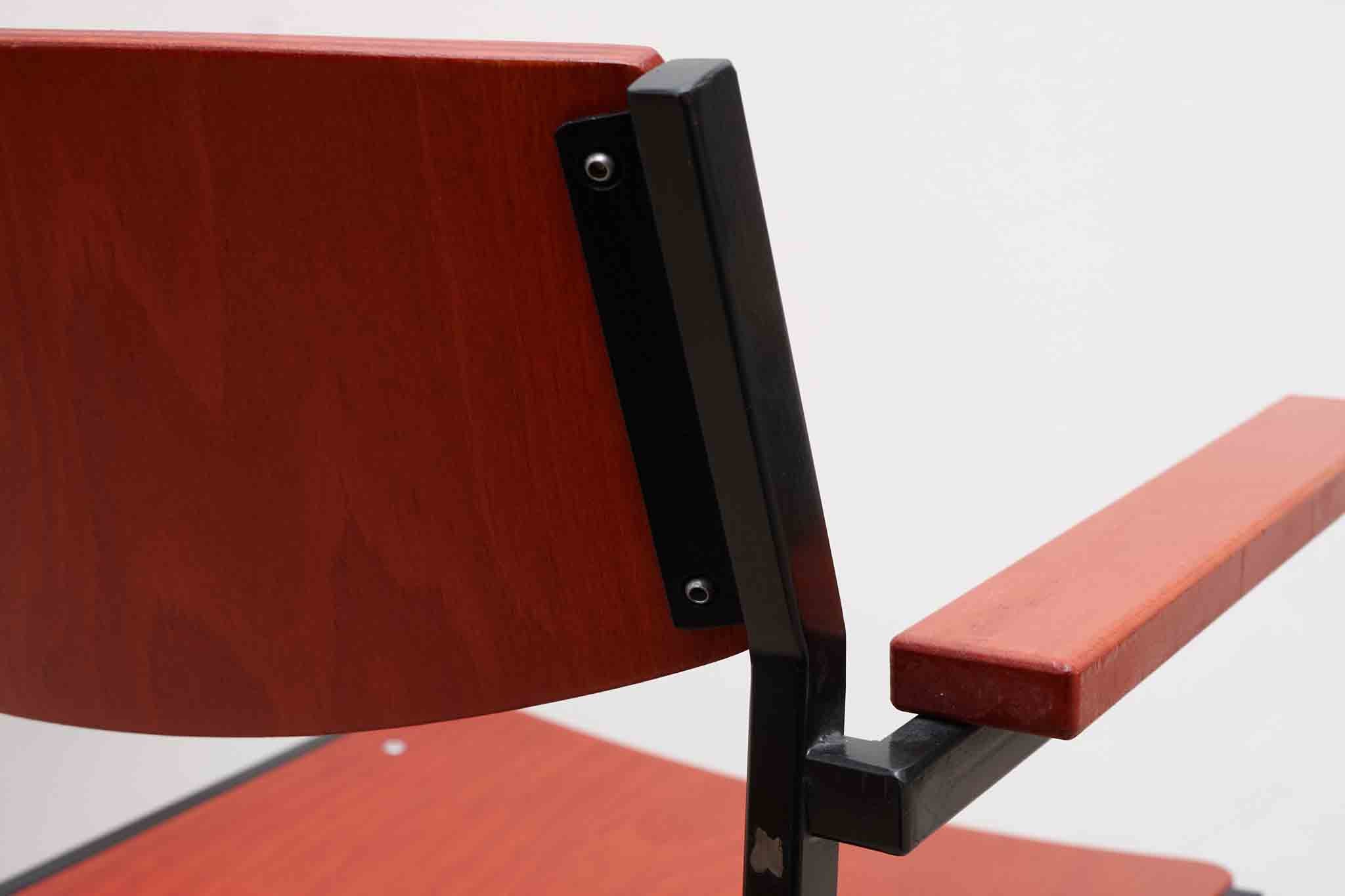 Chaises Gijs van der Sluis rouge et noir