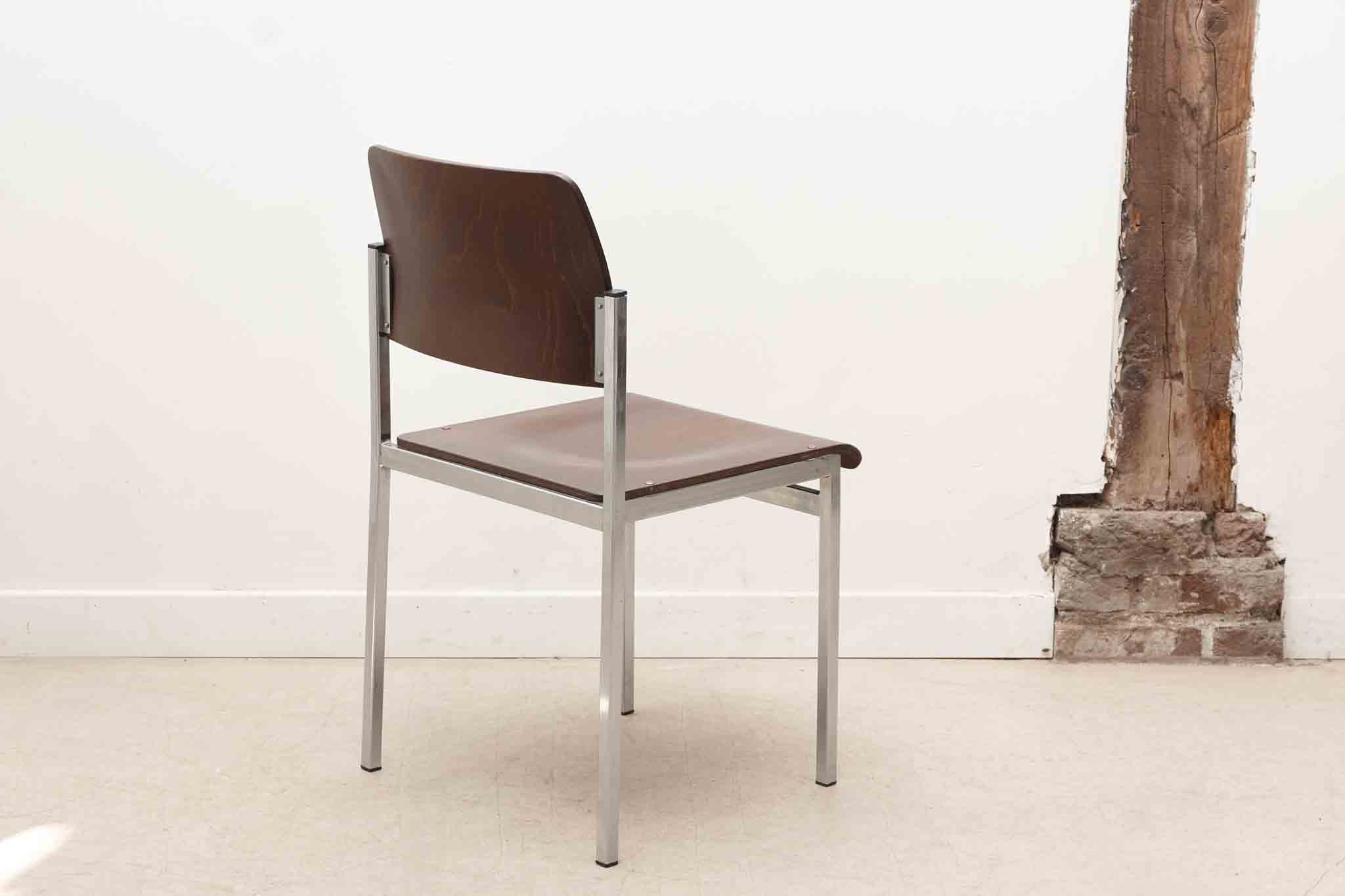 Chaise empilable style Gijs ébène et chrome