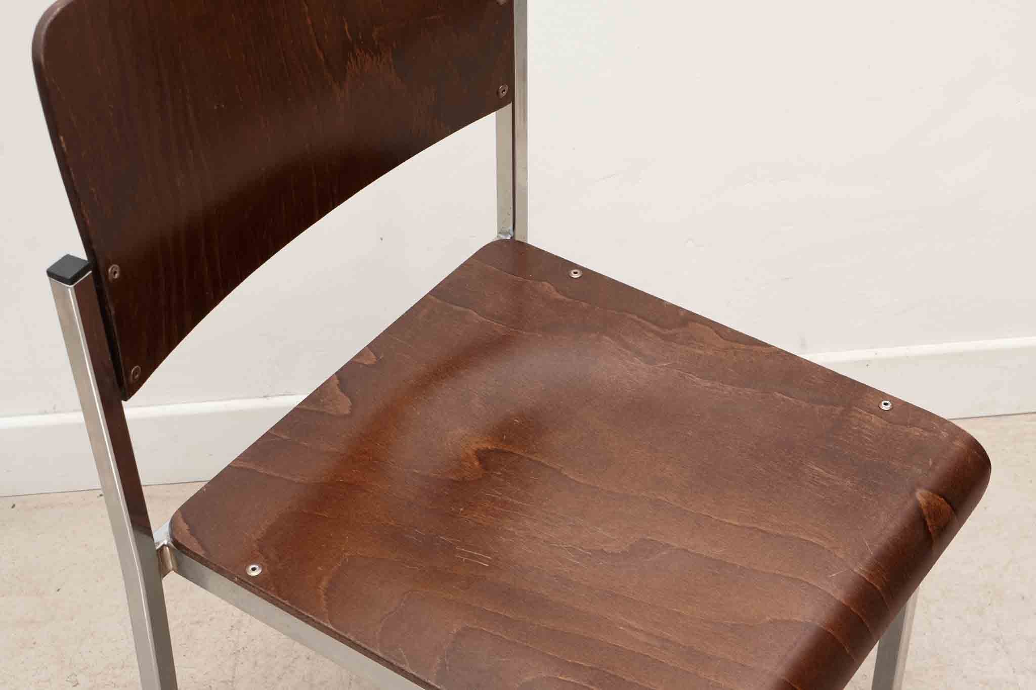 Chaise empilable style Gijs ébène et chrome