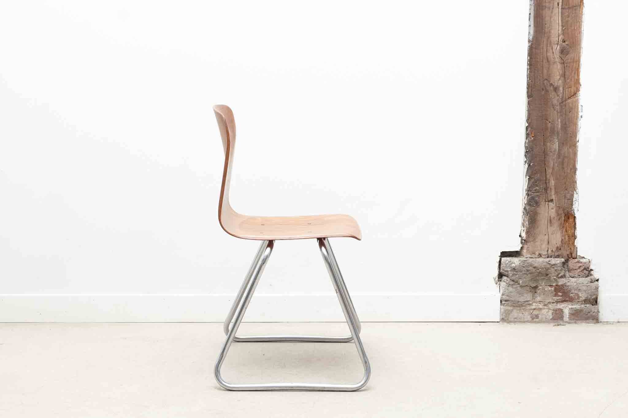 Chaise Flötotto traîneau coque droite chêne / chrome