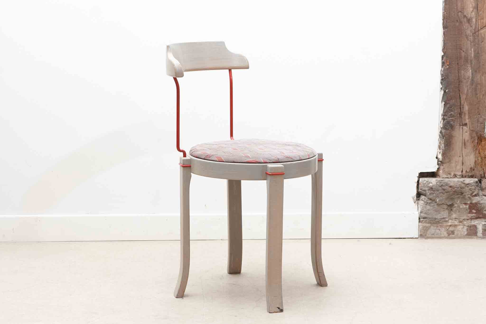 Chaise style Bruno Rey Horn tapissée / gris