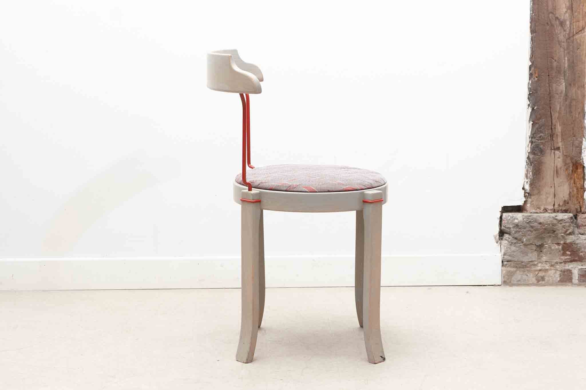 Chaise style Bruno Rey Horn tapissée / gris