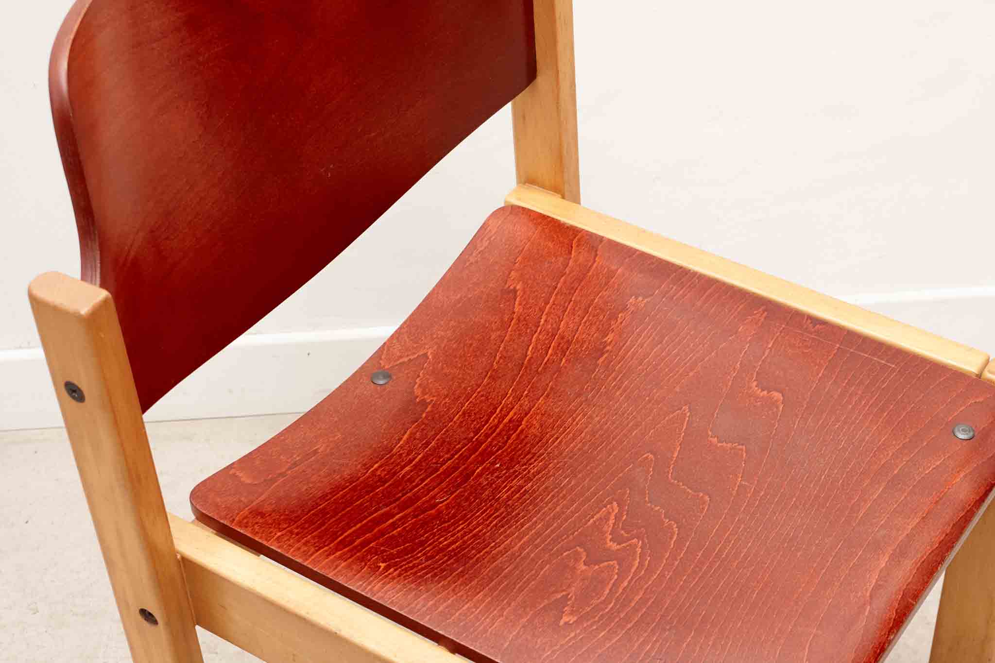 Chaise scandinave rouge et hêtre