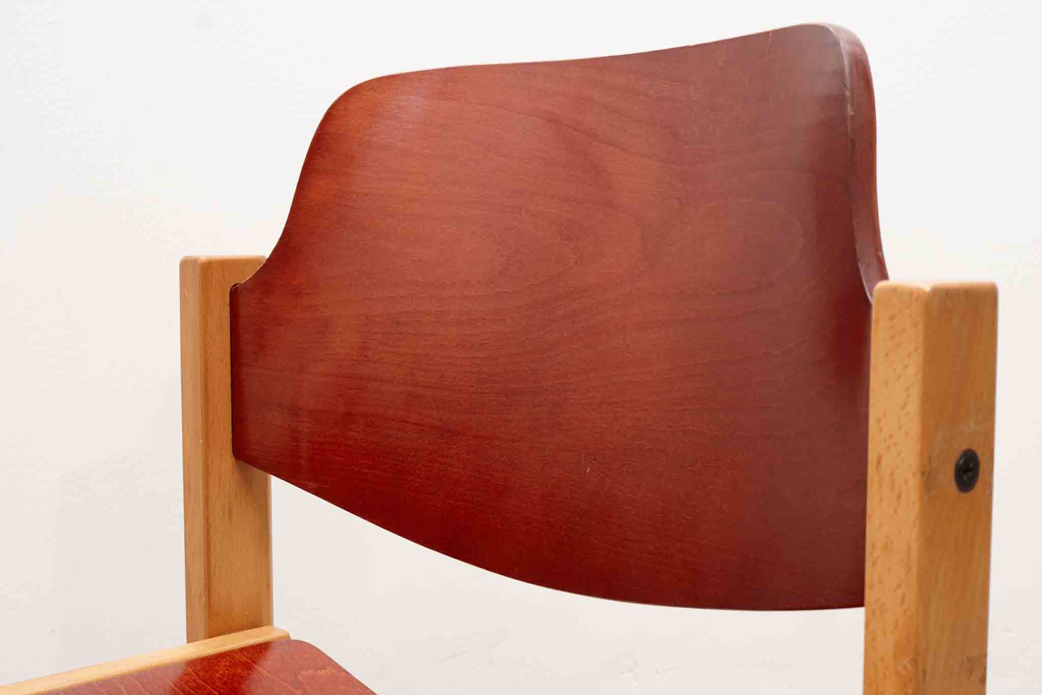 Chaise scandinave rouge et hêtre