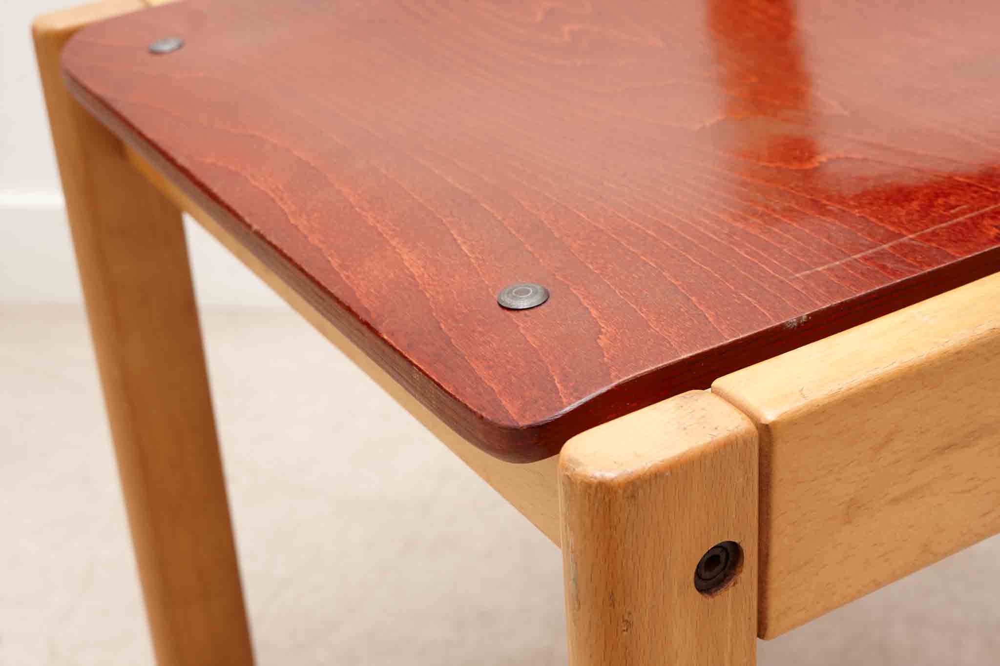 Chaise scandinave rouge et hêtre