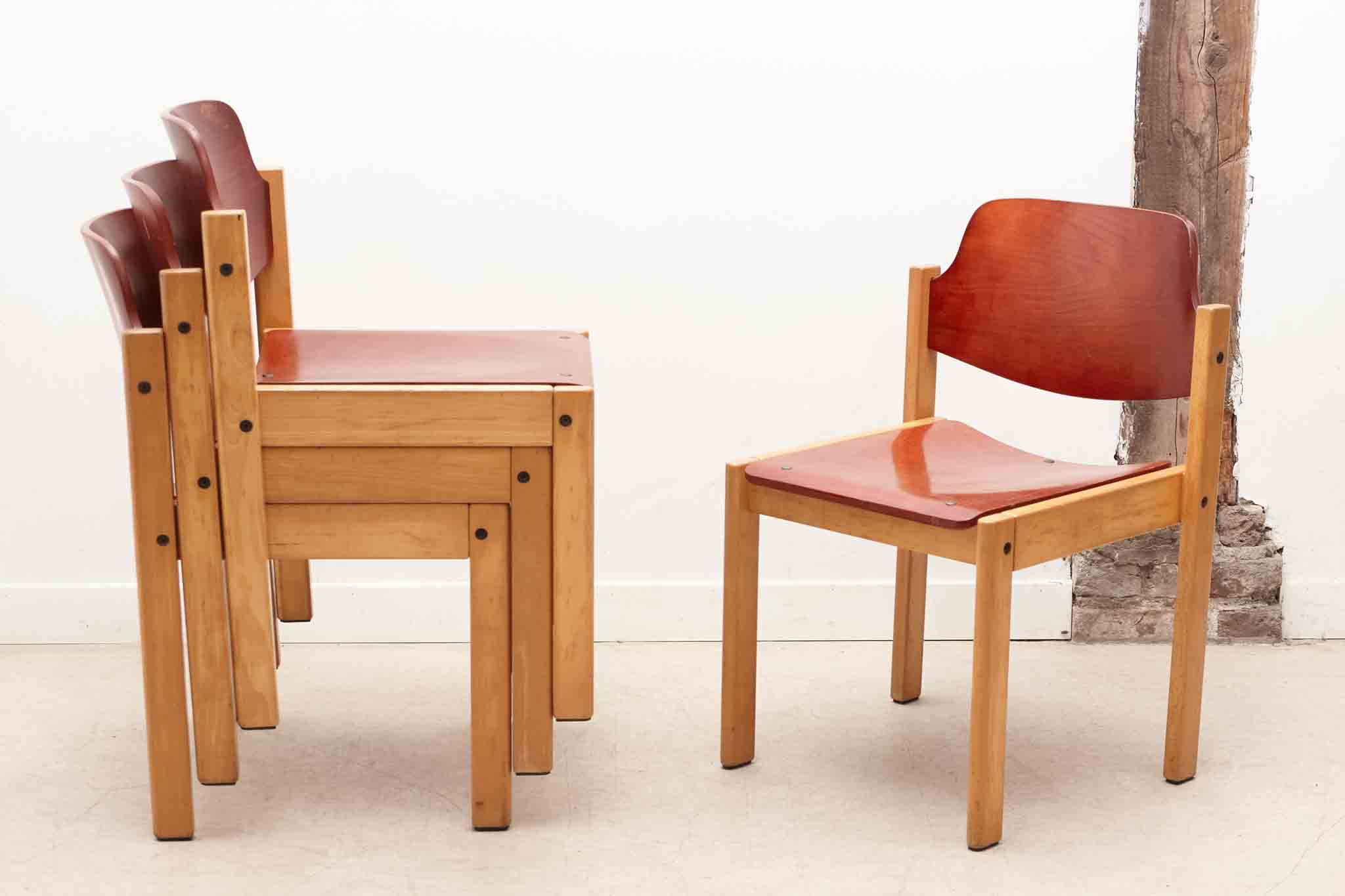 Chaise scandinave rouge et hêtre