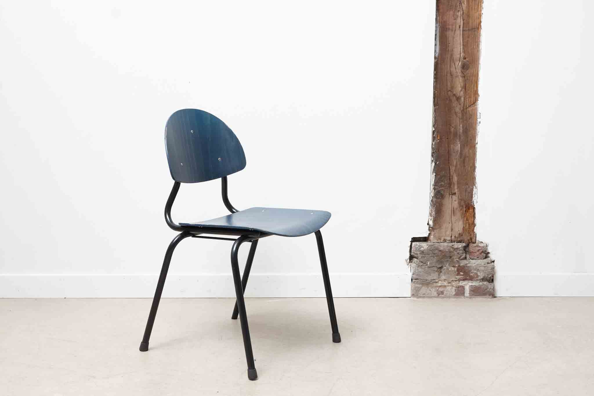 Arena 022 formica chair