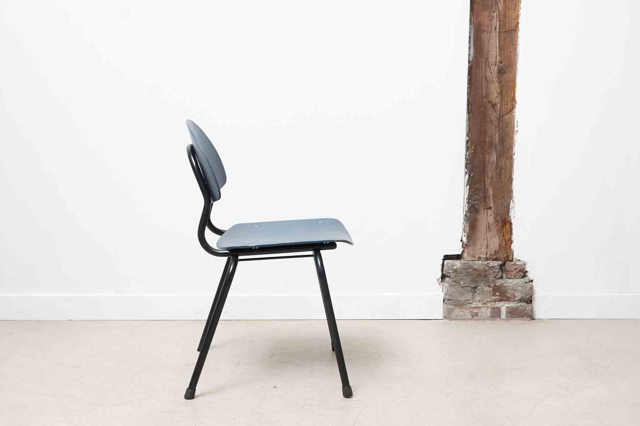 Arena 022 formica chair