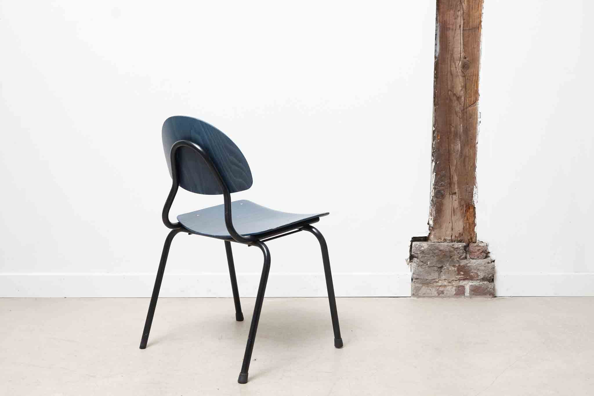 Arena 022 formica chair