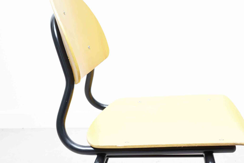 Arena 022 formica chair