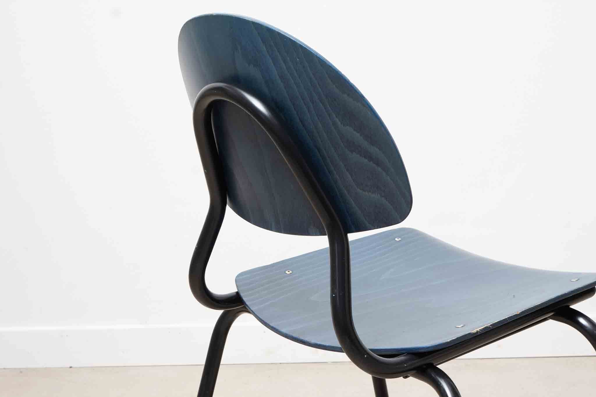 Arena 022 formica chair