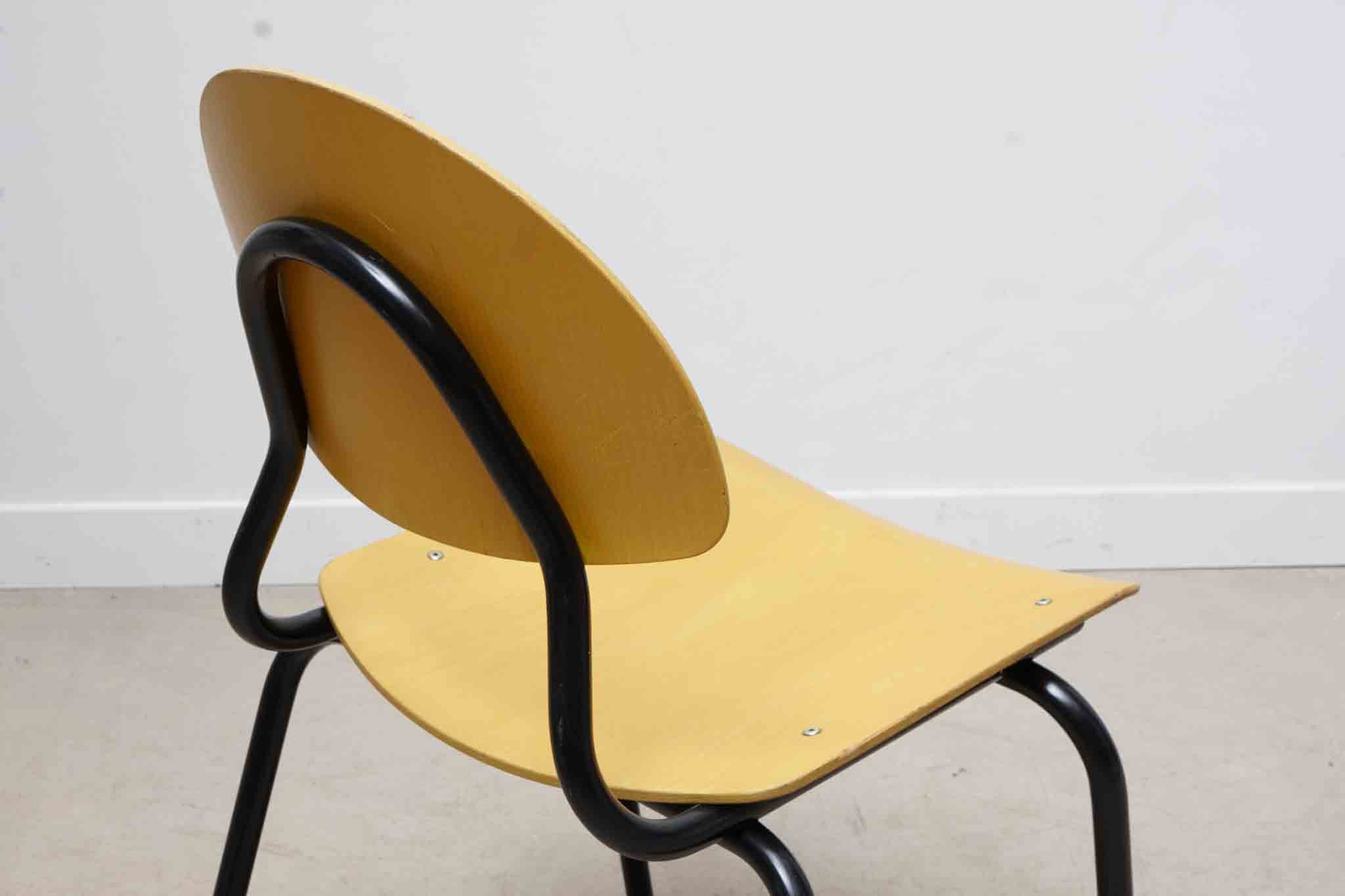 Arena 022 formica chair