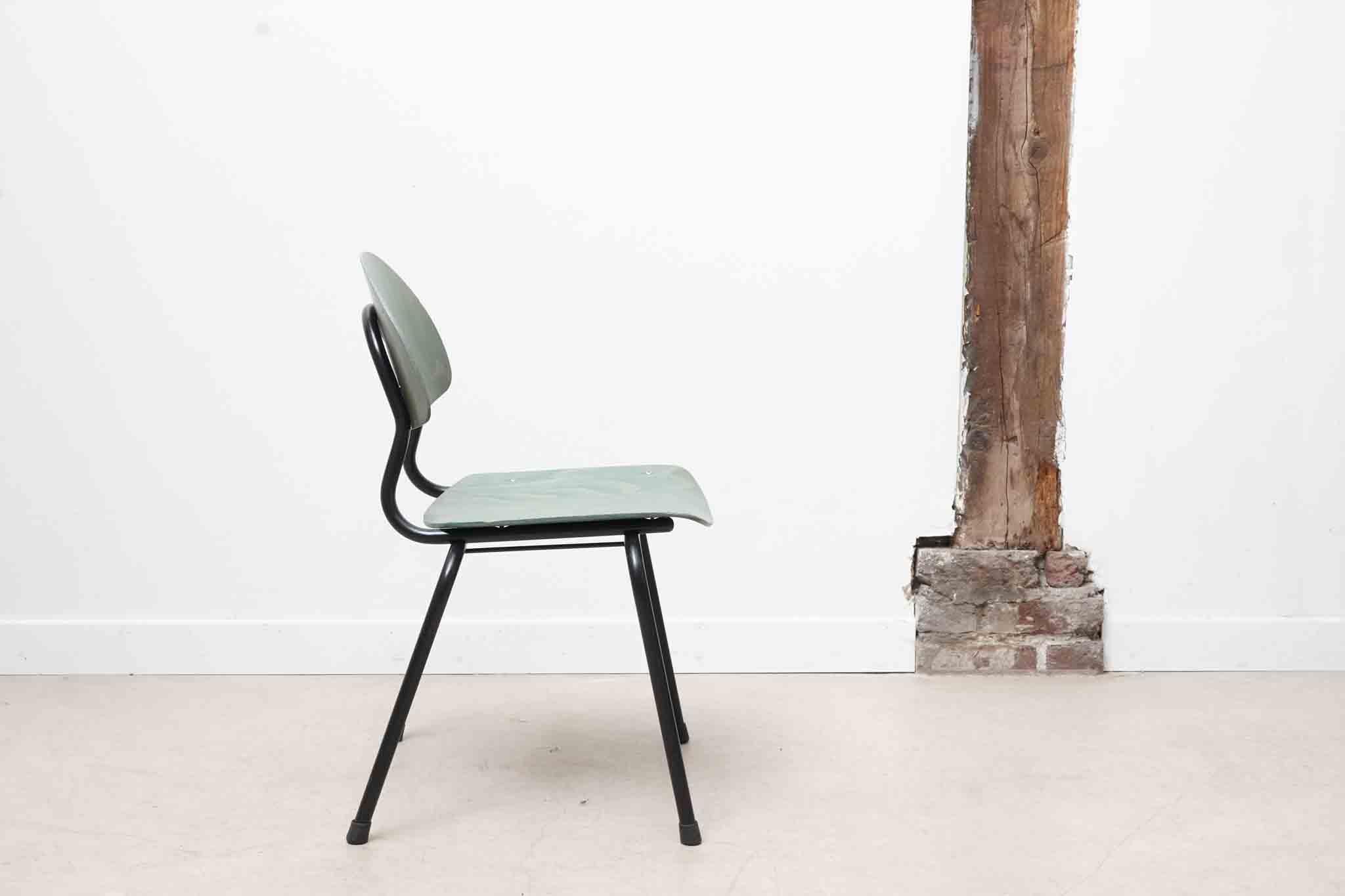 Arena 022 formica chair