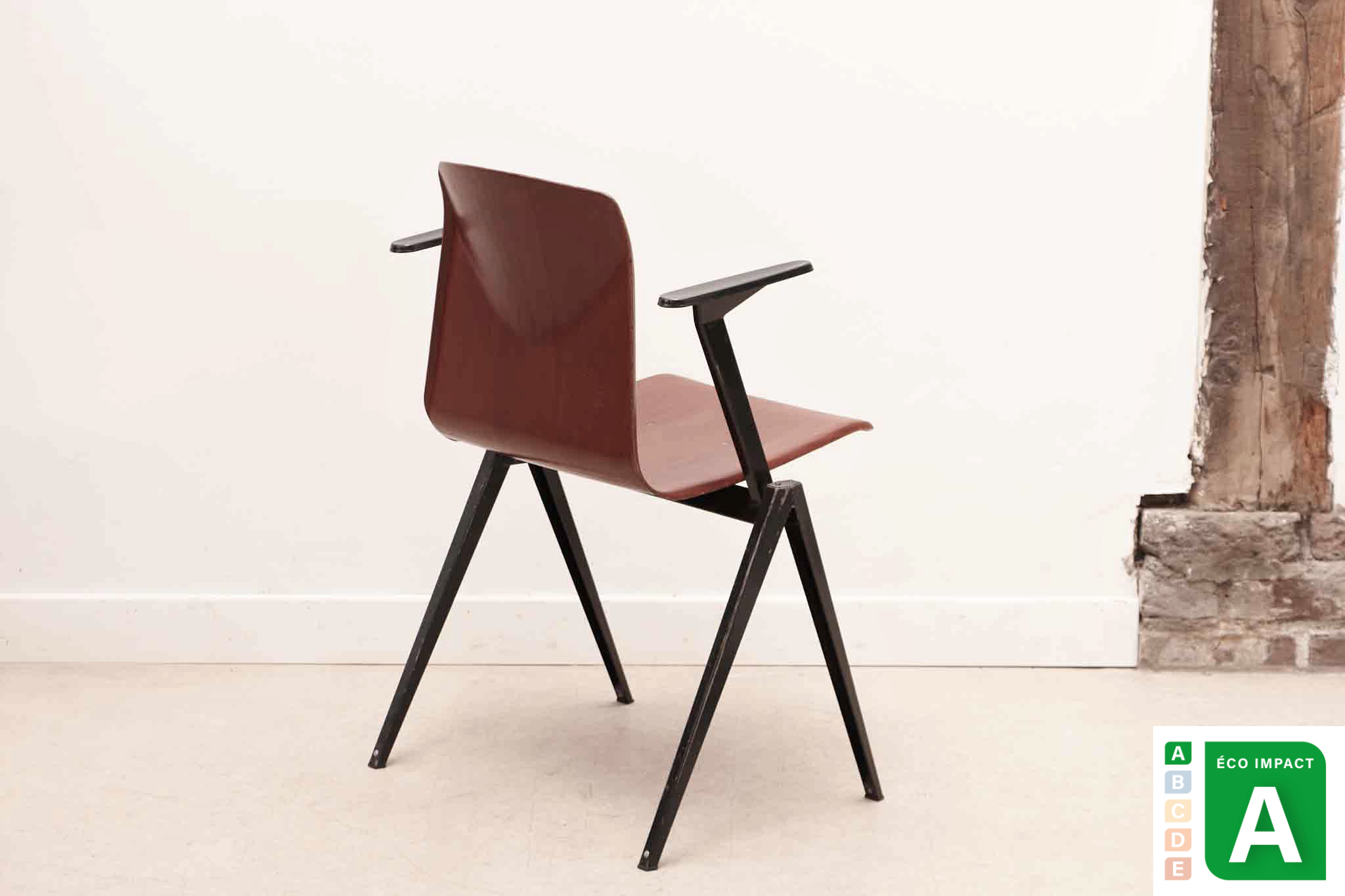 Chaise Galvanitas S22 accoudoirs acajou et noir