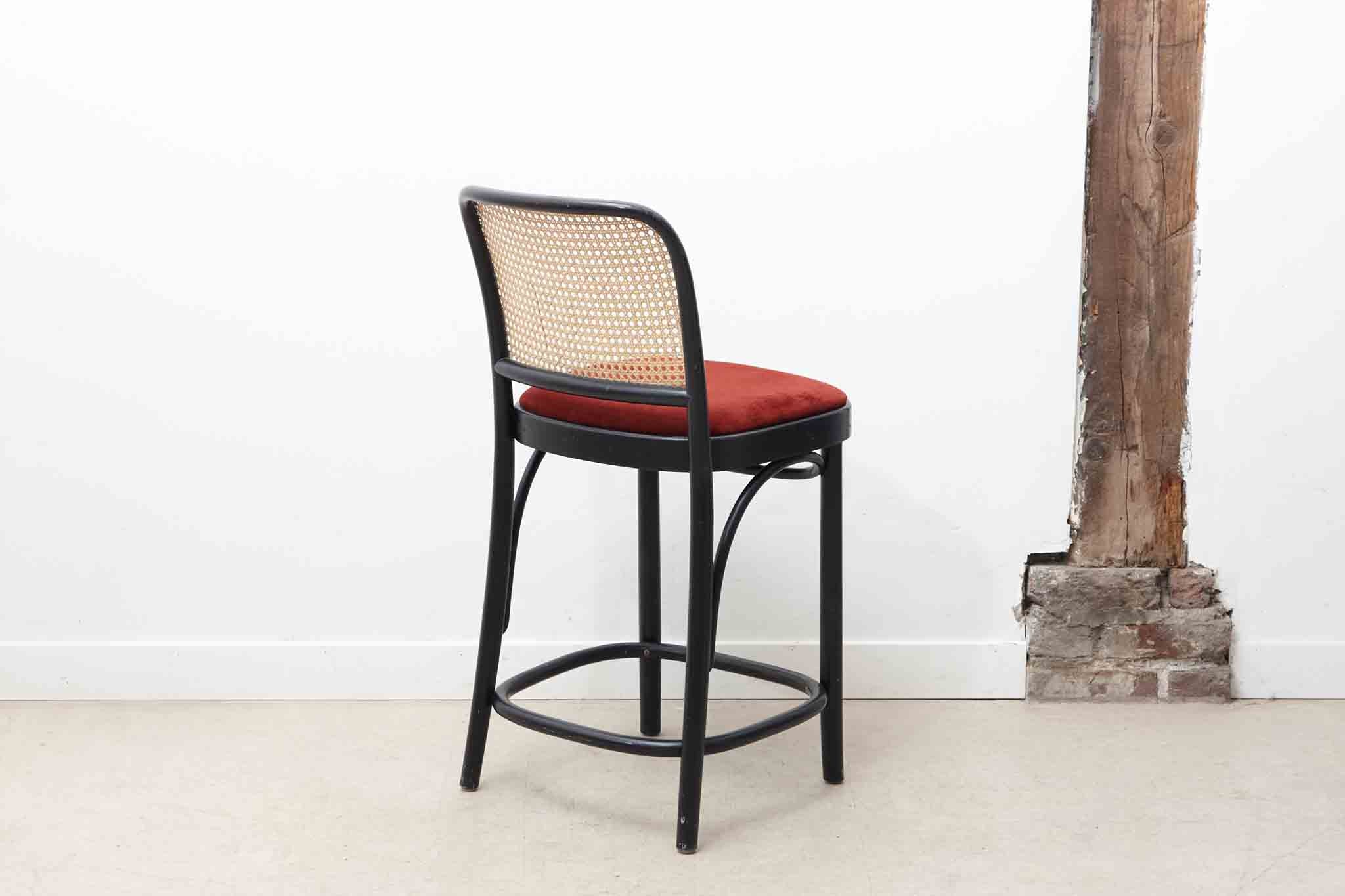 Chaise haute Ton n°811 rouge ou orange