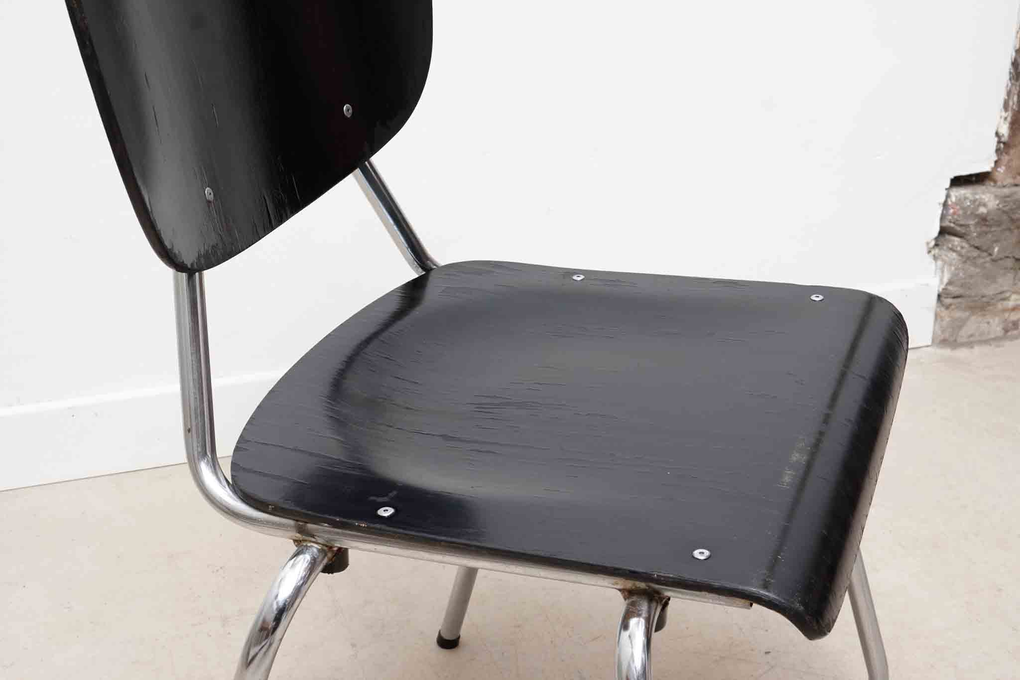 Chaise Kho Liang Le noire