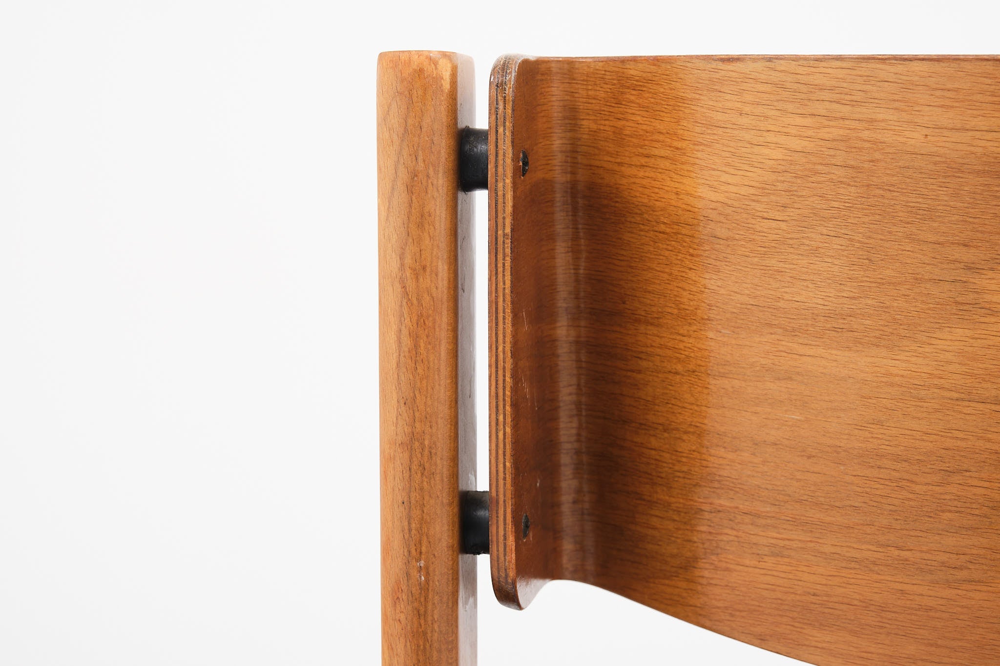 Chaise empilable en bois courbé années 70