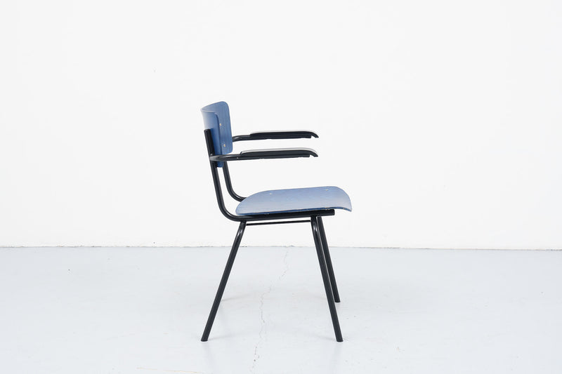 Chaise avec accoudoirs vintage bleue