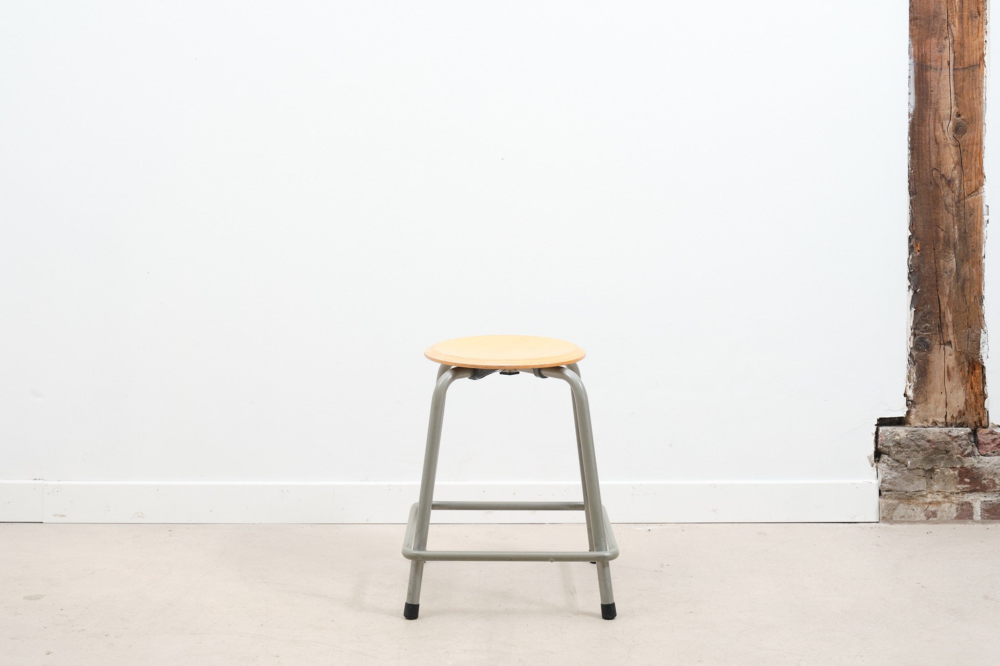 Tabouret bas hêtre / gris