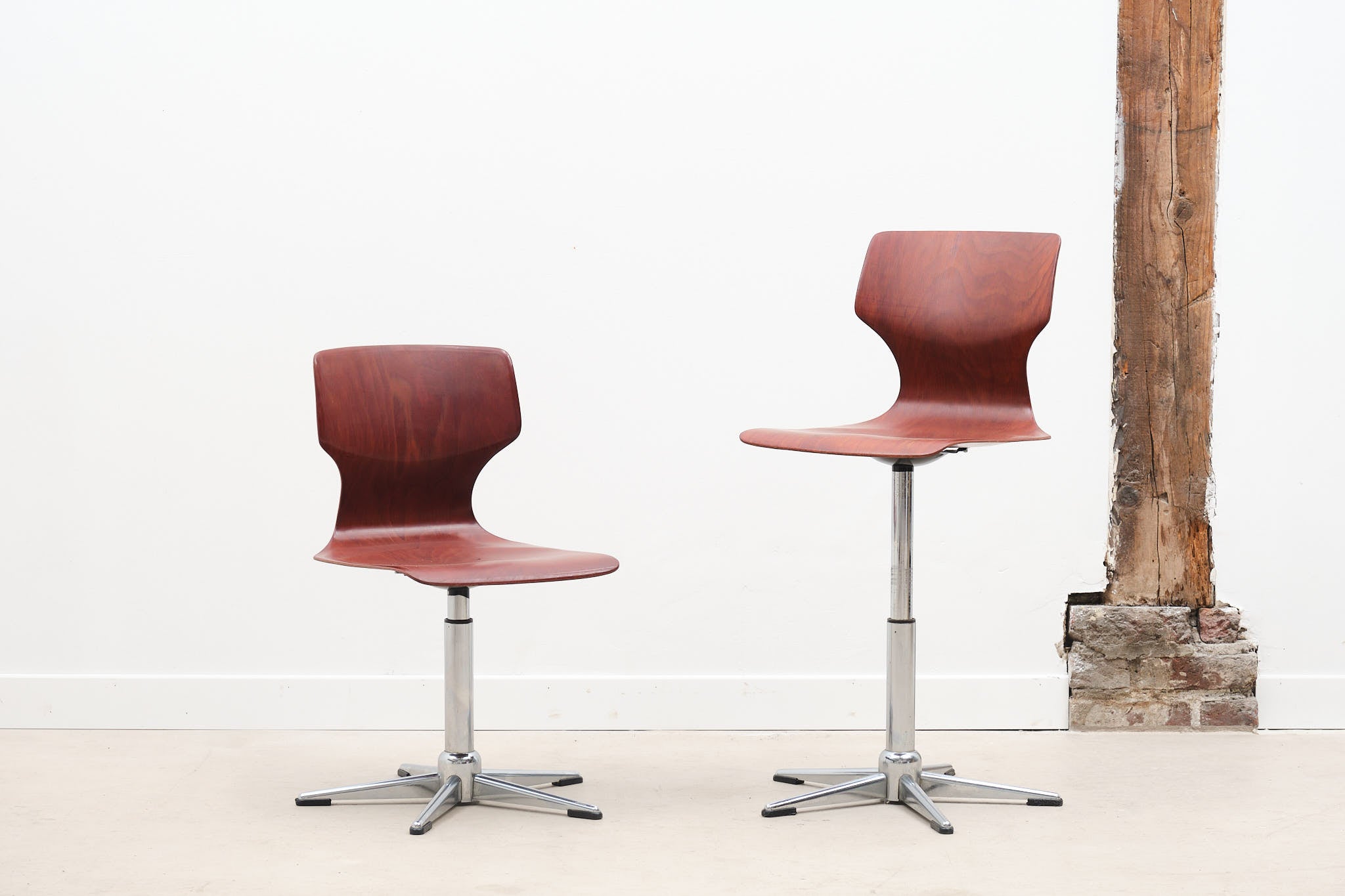 Chaise atelier ajustable acajou et chrome