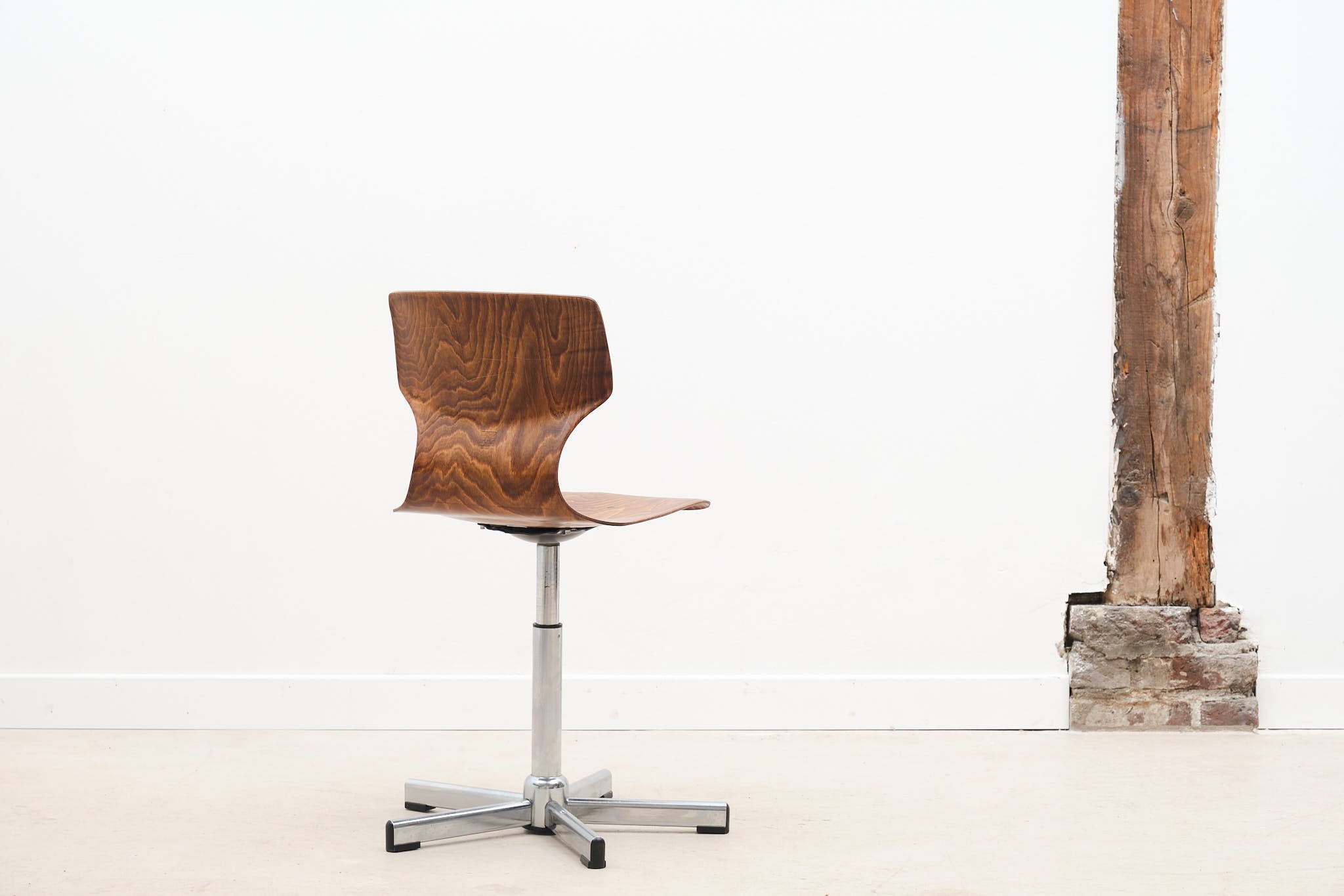 Adjustable workshop chair oak / chrome