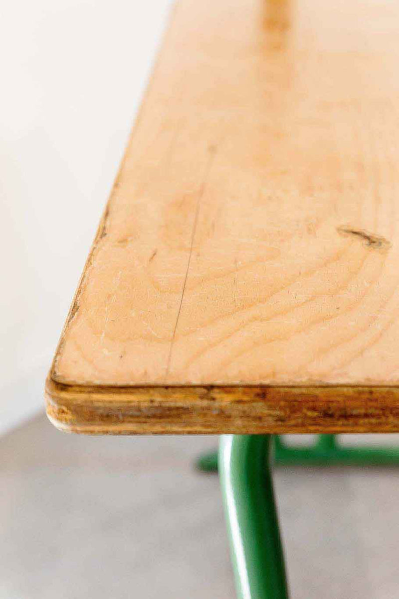 Bureau vintage avec plateau en bois et piètement en métal vert