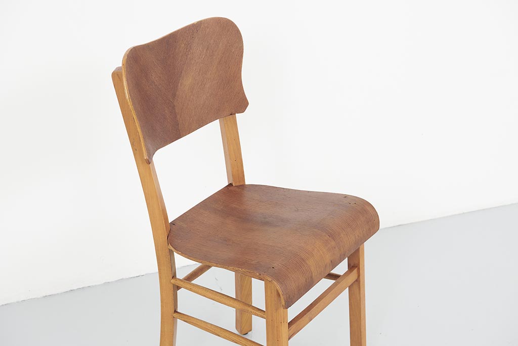 Wooden bistro chair with heart backrest