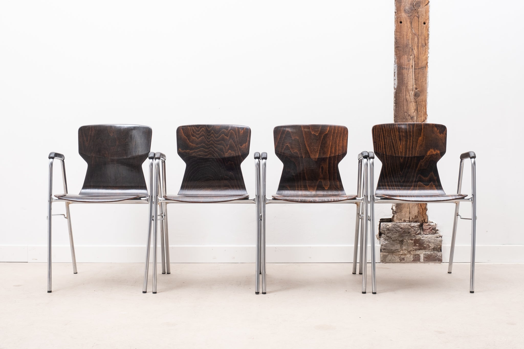 Chaises vintage Eromes Fourmi ébène et chrome