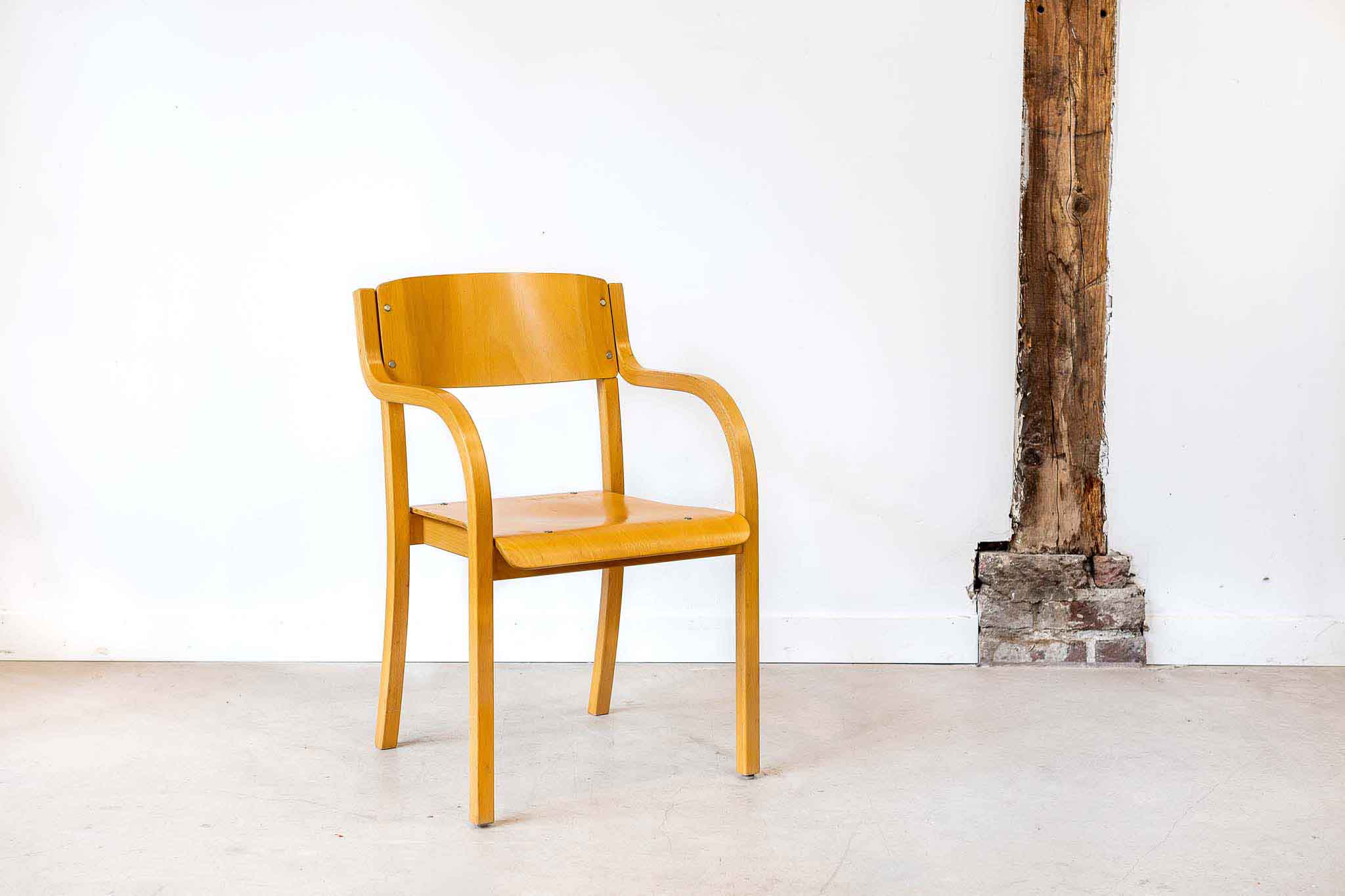 Chaise scandinave avec accoudoirs