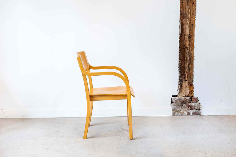 Chaise vintage en bois hêtre avec accoudoirs