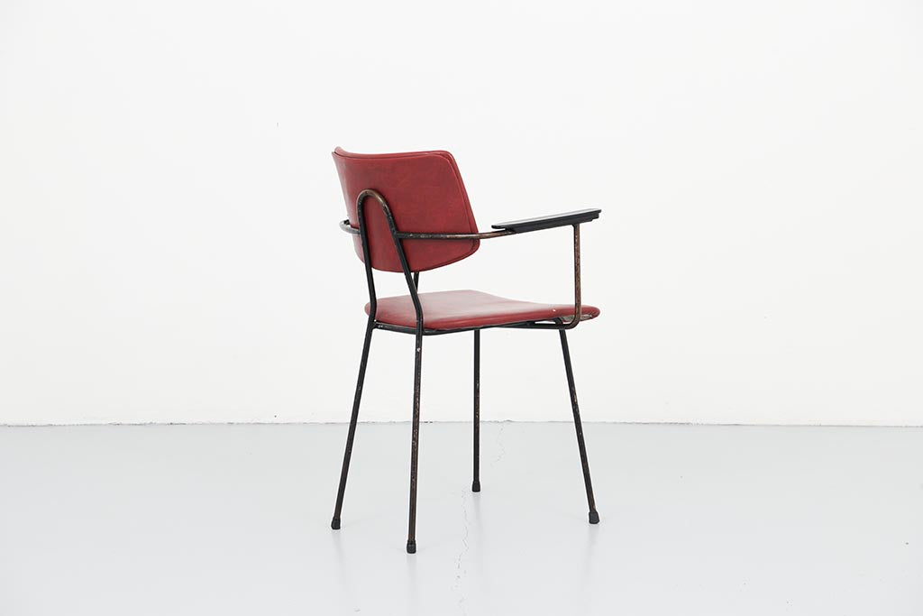 Chaise Kembo simili cuir bordeaux avec accoudoirs