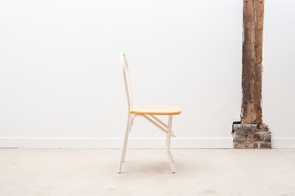 Chaise en bois et métal blanc